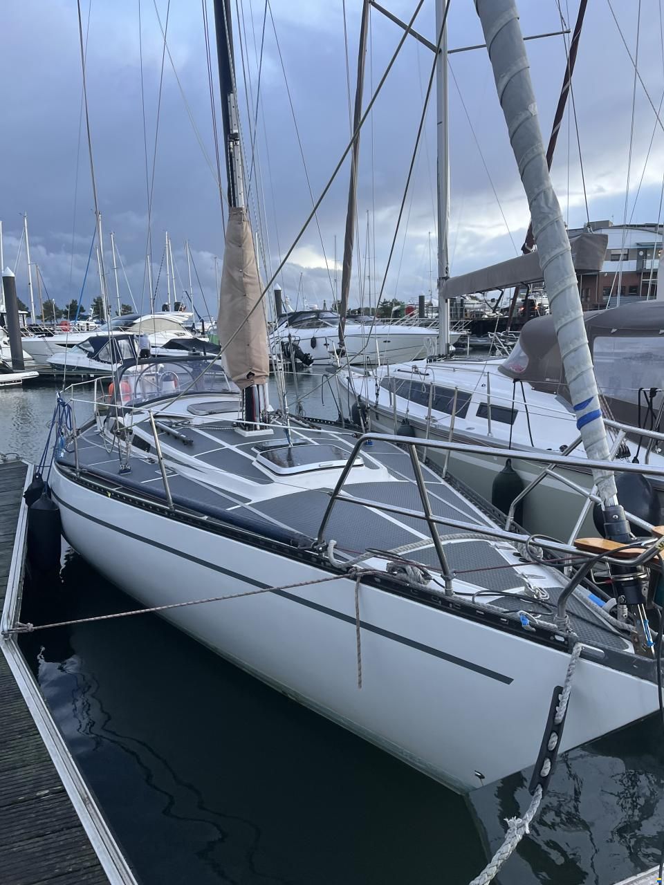 Helmsman Barracuda 35