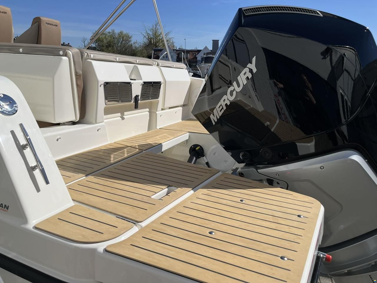 Quicksilver 755 Sundeck