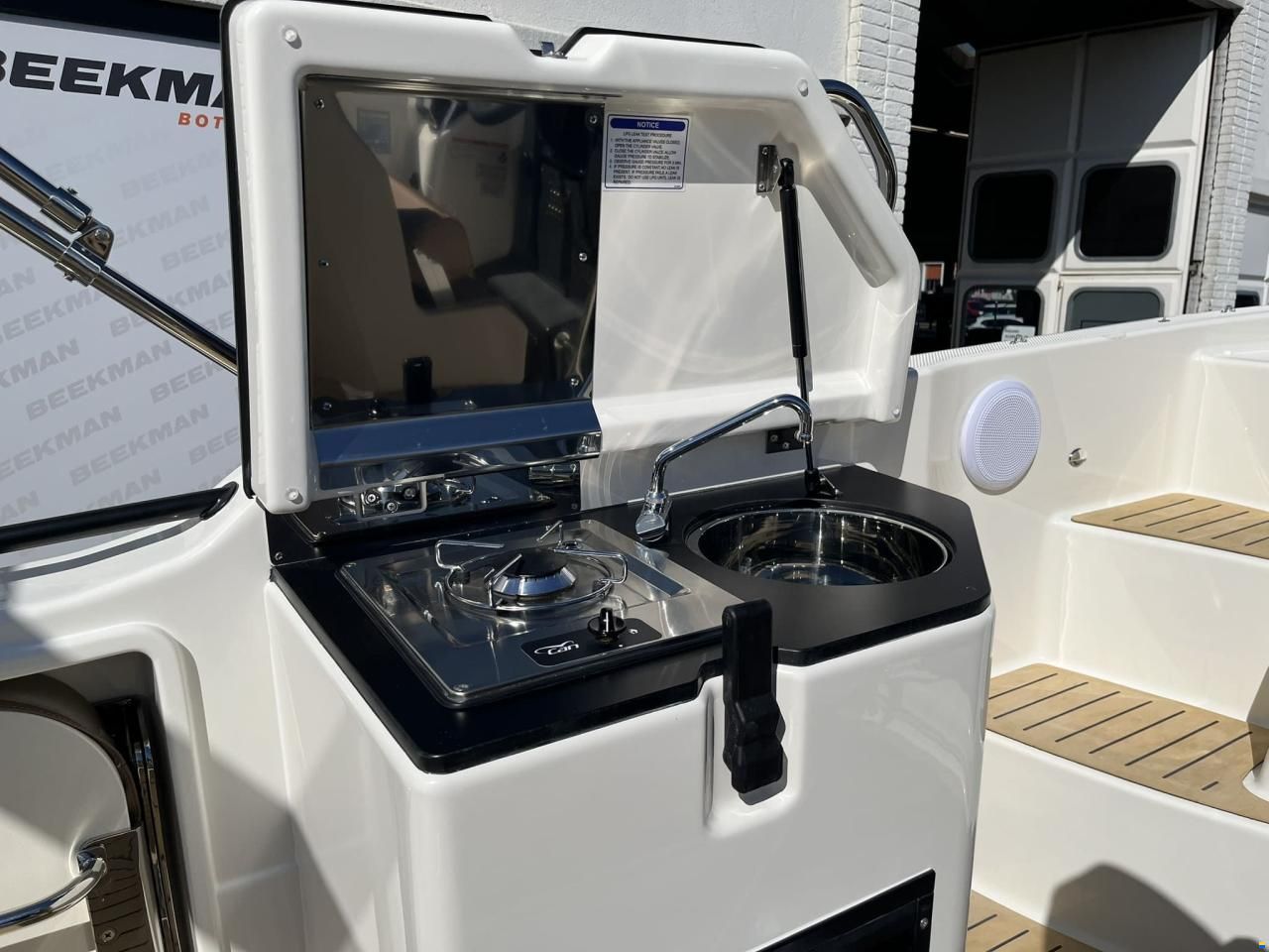 Quicksilver 755 Sundeck