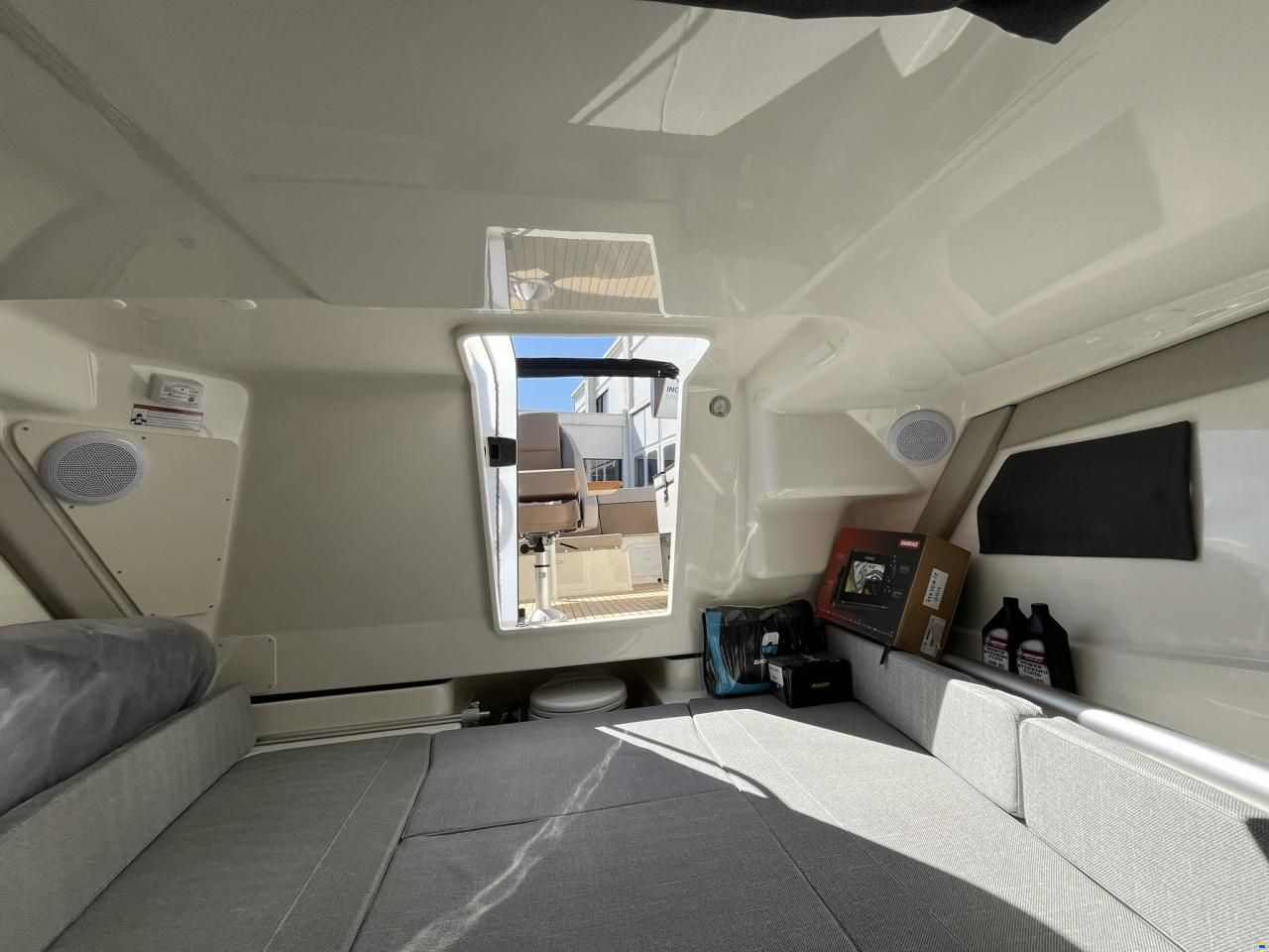 Quicksilver 755 Sundeck