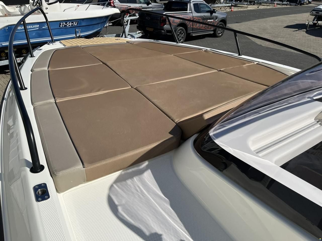 Quicksilver 755 Sundeck