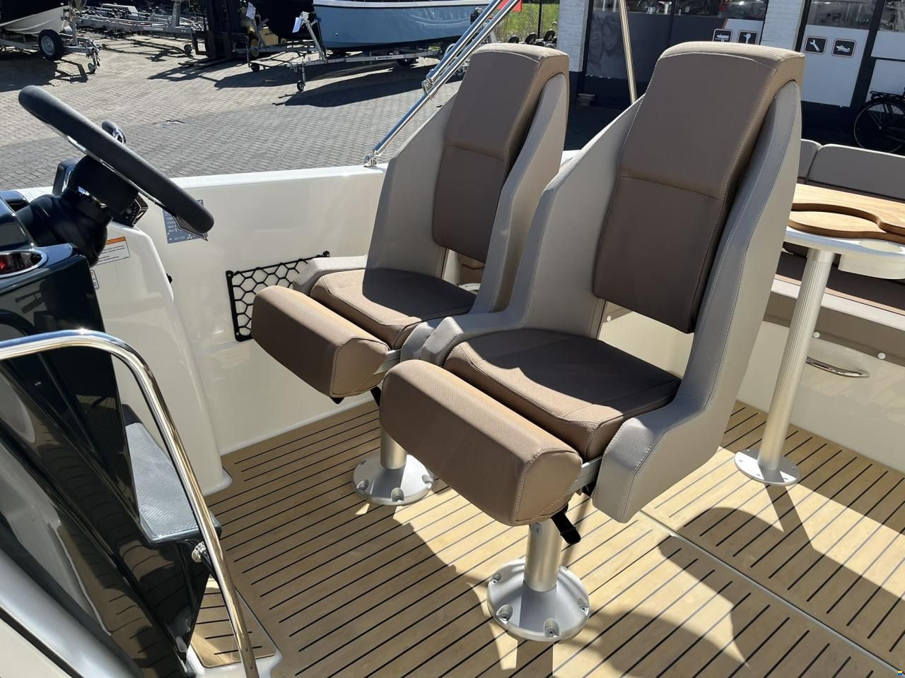 Quicksilver 755 Sundeck
