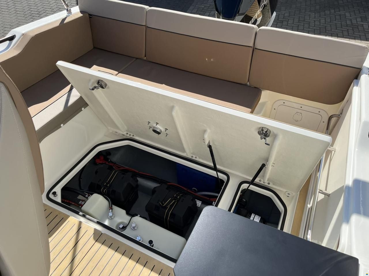 Quicksilver 755 Sundeck
