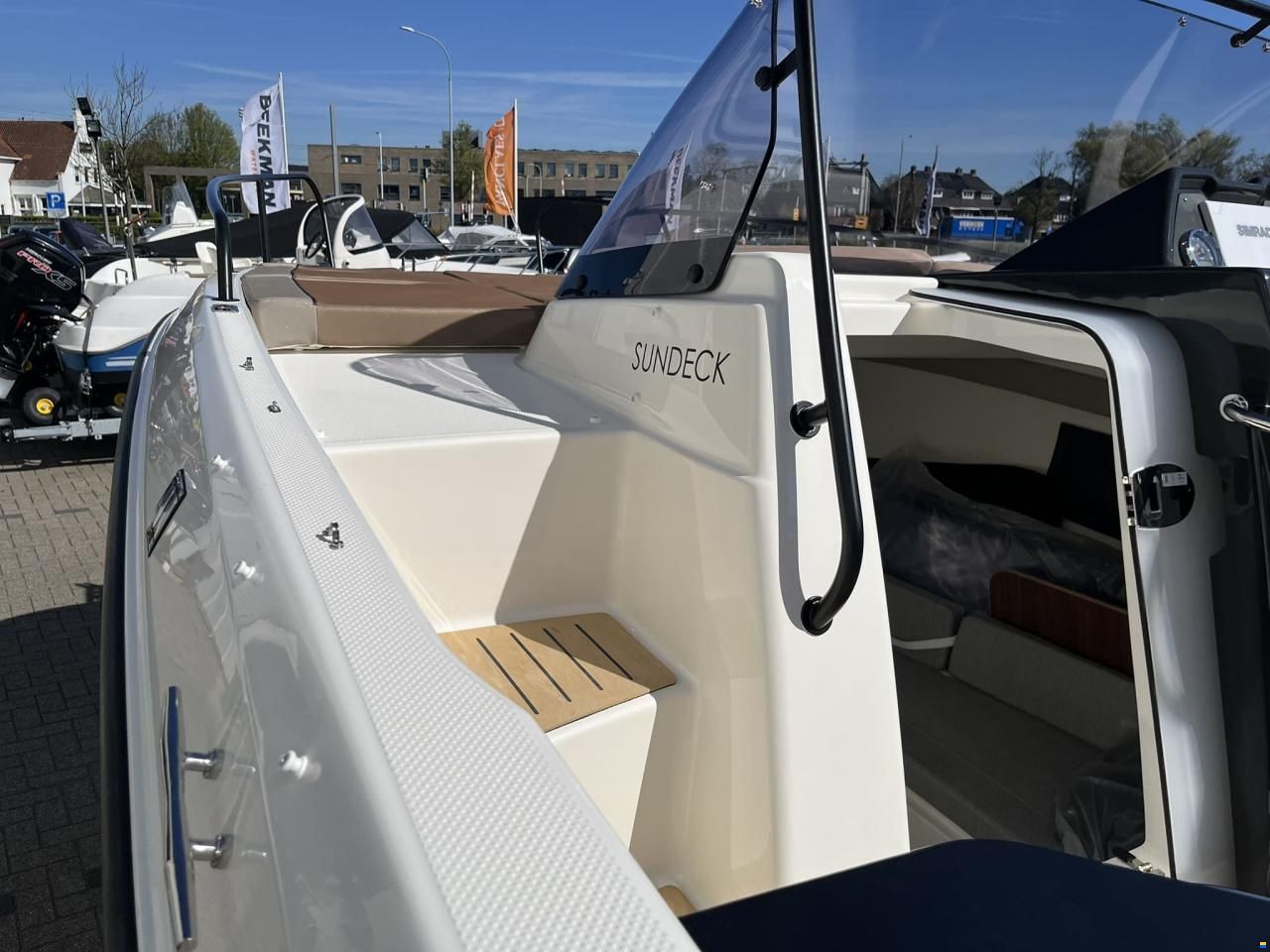 Quicksilver 755 Sundeck