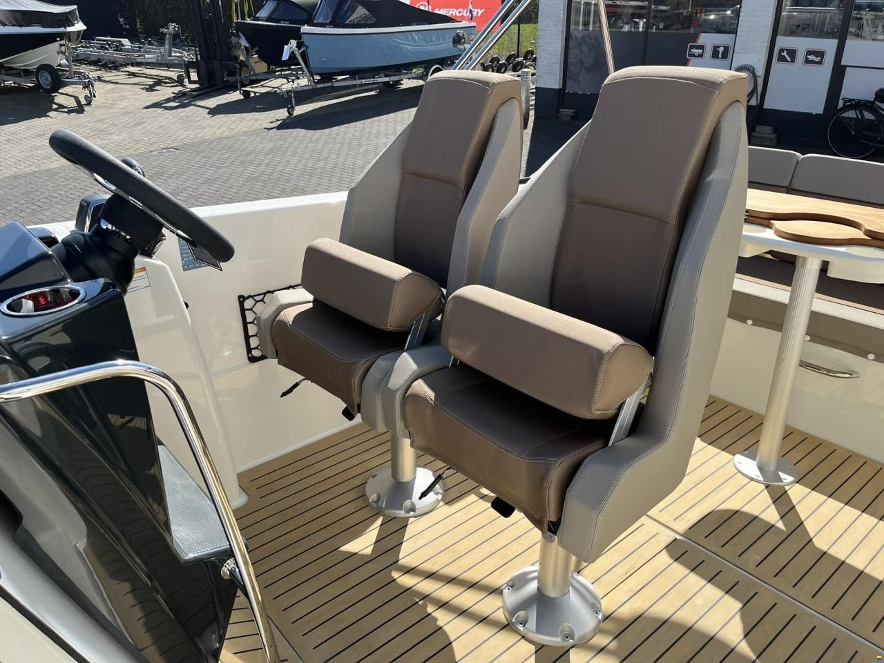 Quicksilver 755 Sundeck