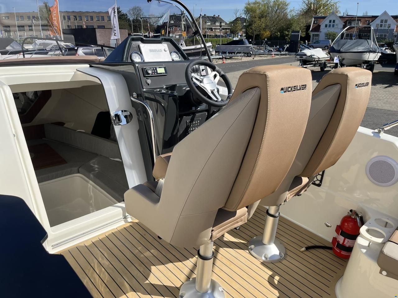 Quicksilver 755 Sundeck