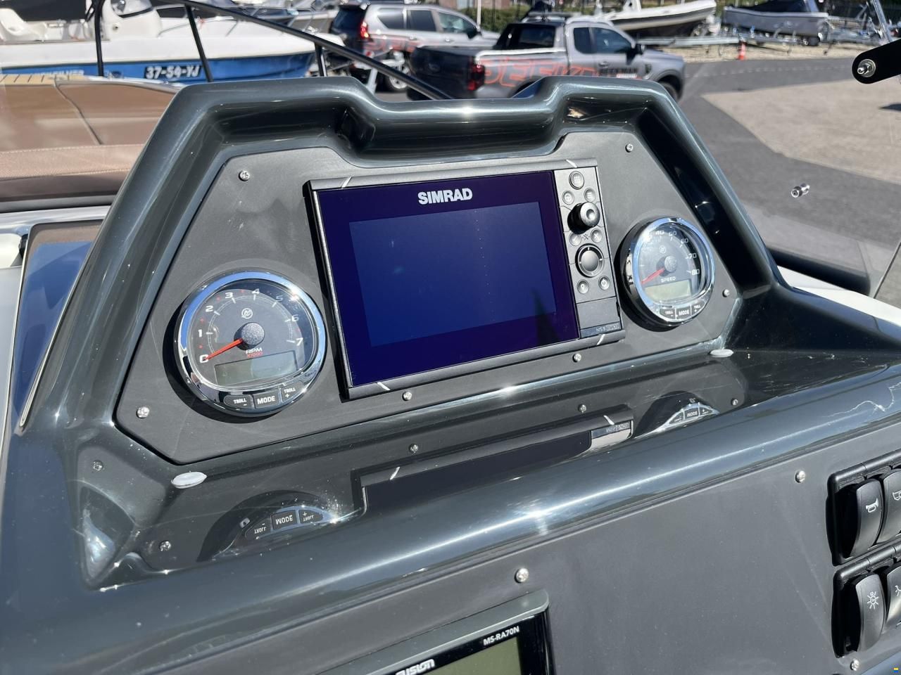 Quicksilver 755 Sundeck
