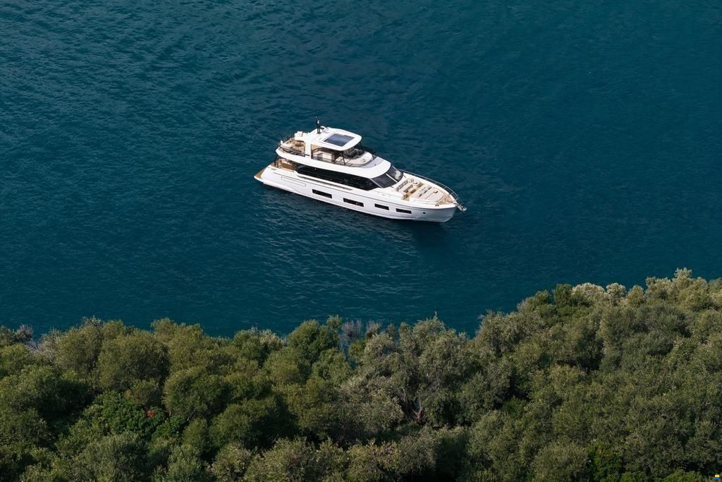 Azimut Fly 82