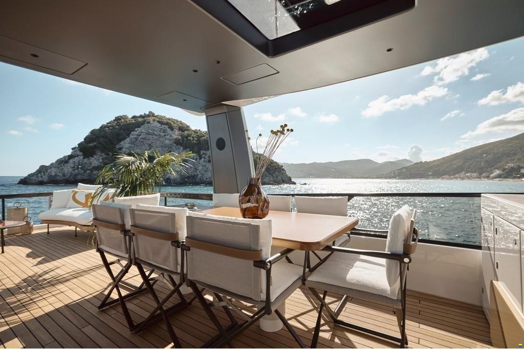 Azimut Fly 82