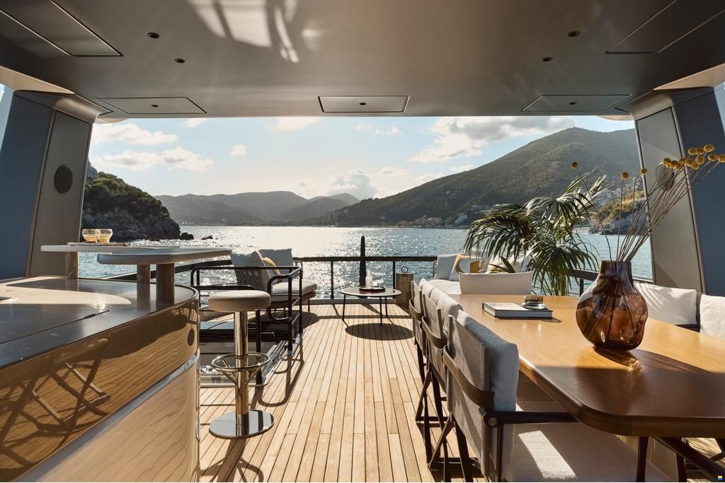 Azimut Fly 82