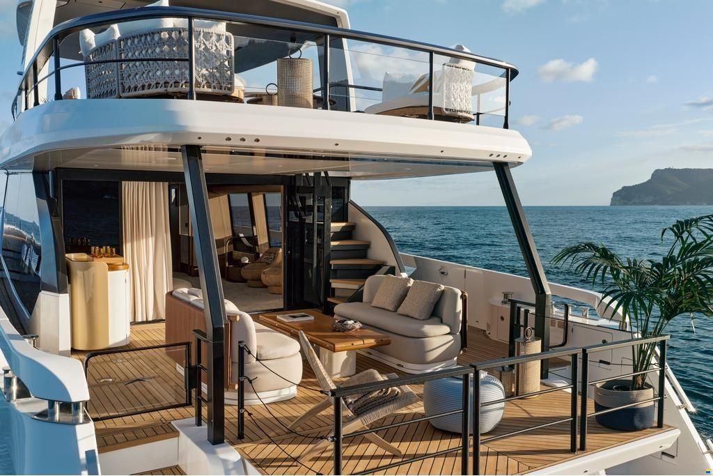 Azimut Fly 82