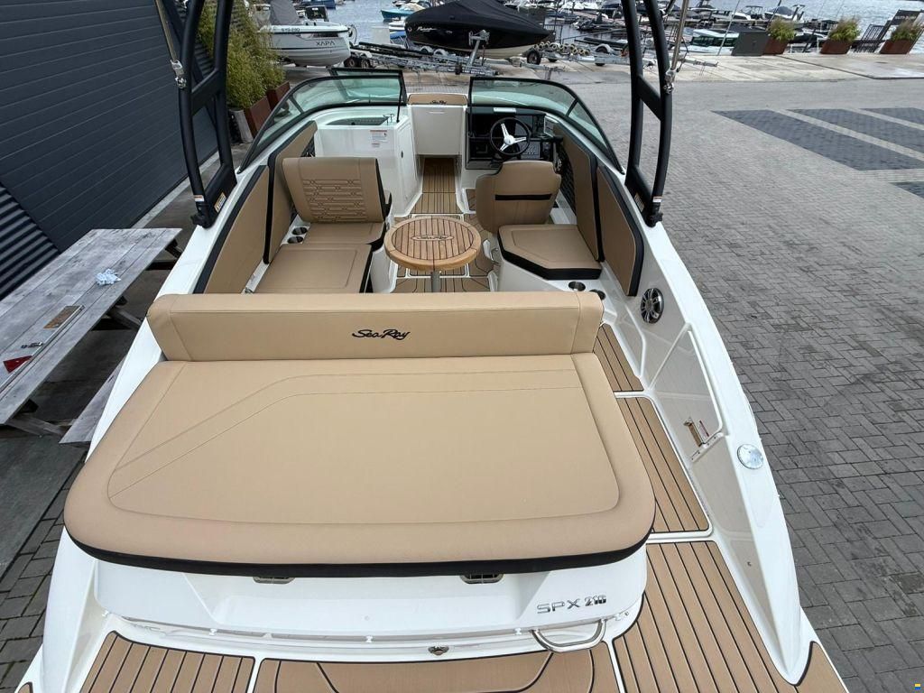 Sea Ray 210 spx