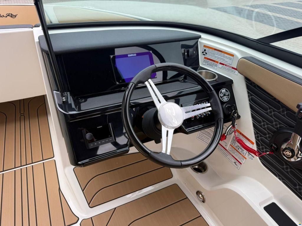 Sea Ray 210 spx