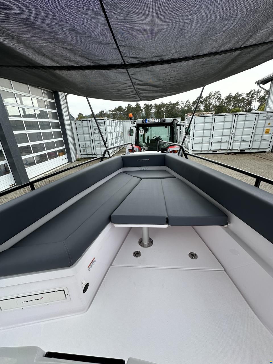 Axopar 28 Cabin