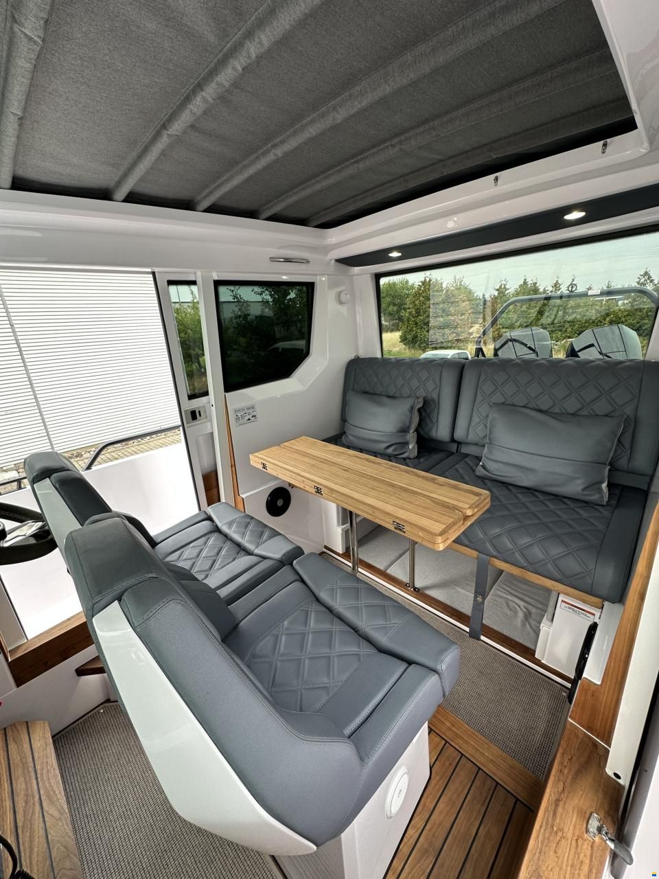 Axopar 28 Cabin