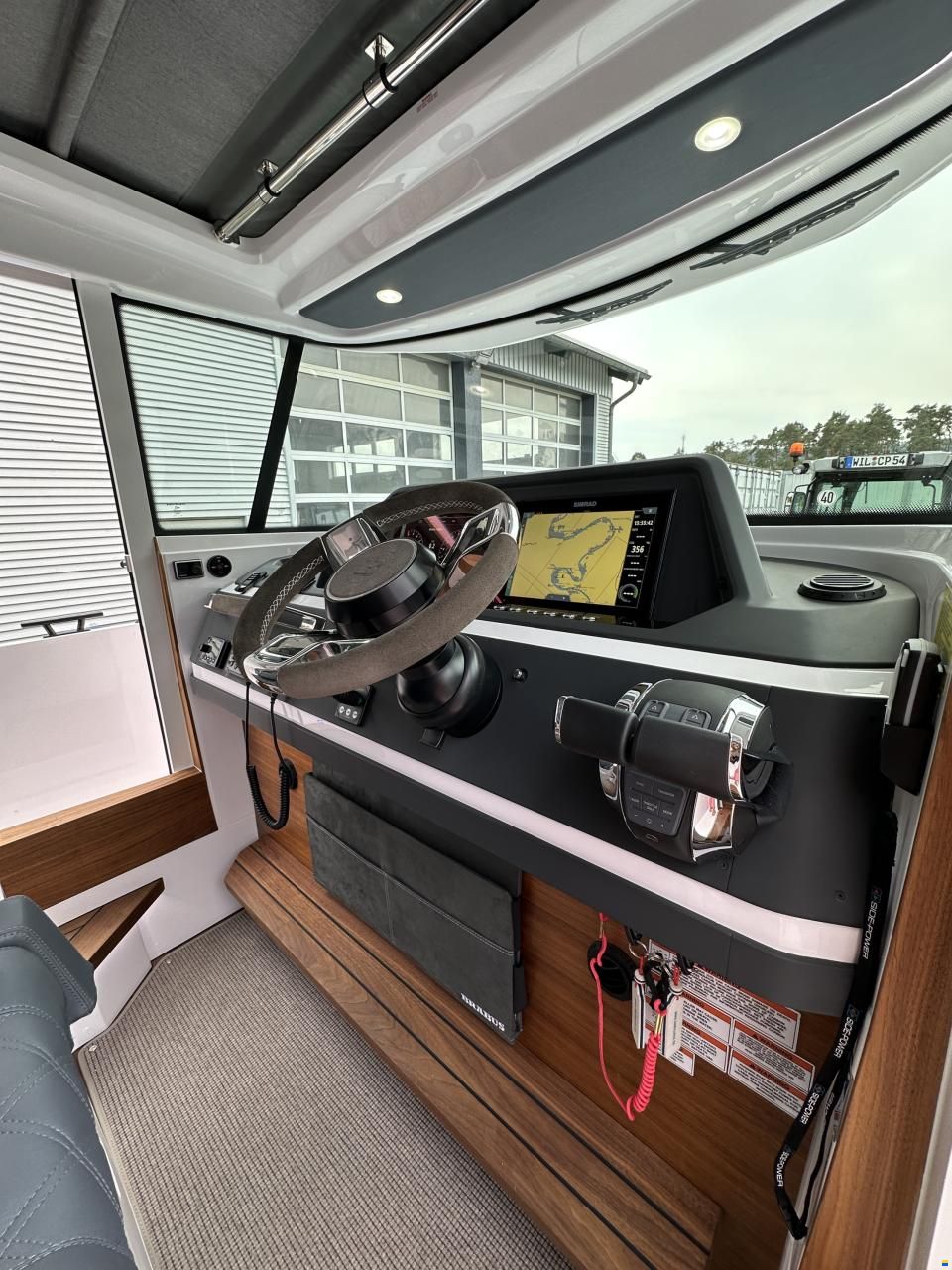 Axopar 28 Cabin