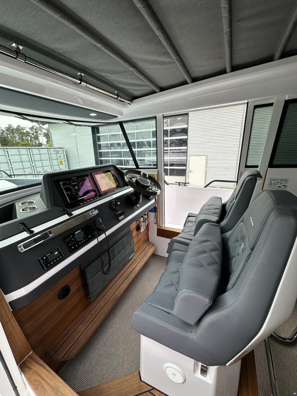 Axopar 28 Cabin
