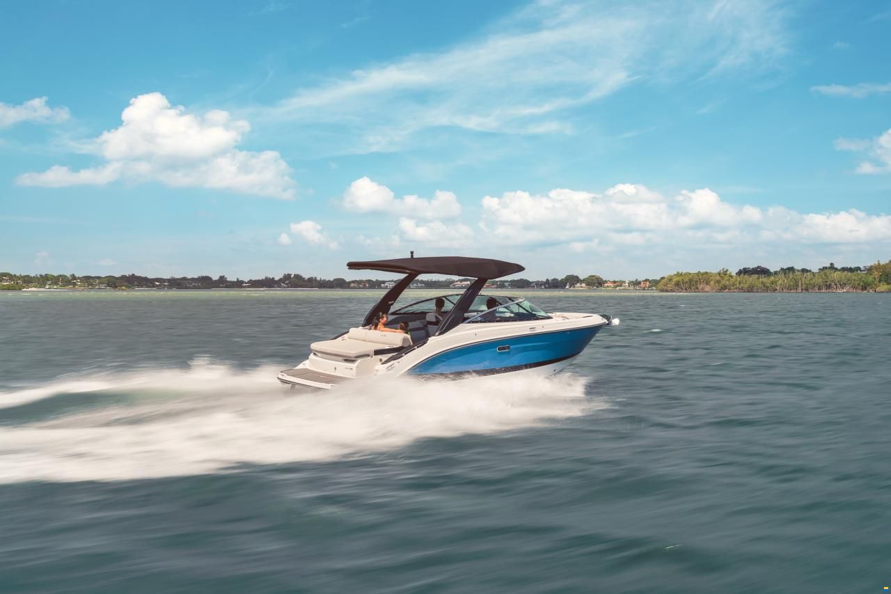 Sea Ray SLX260E & Trailer