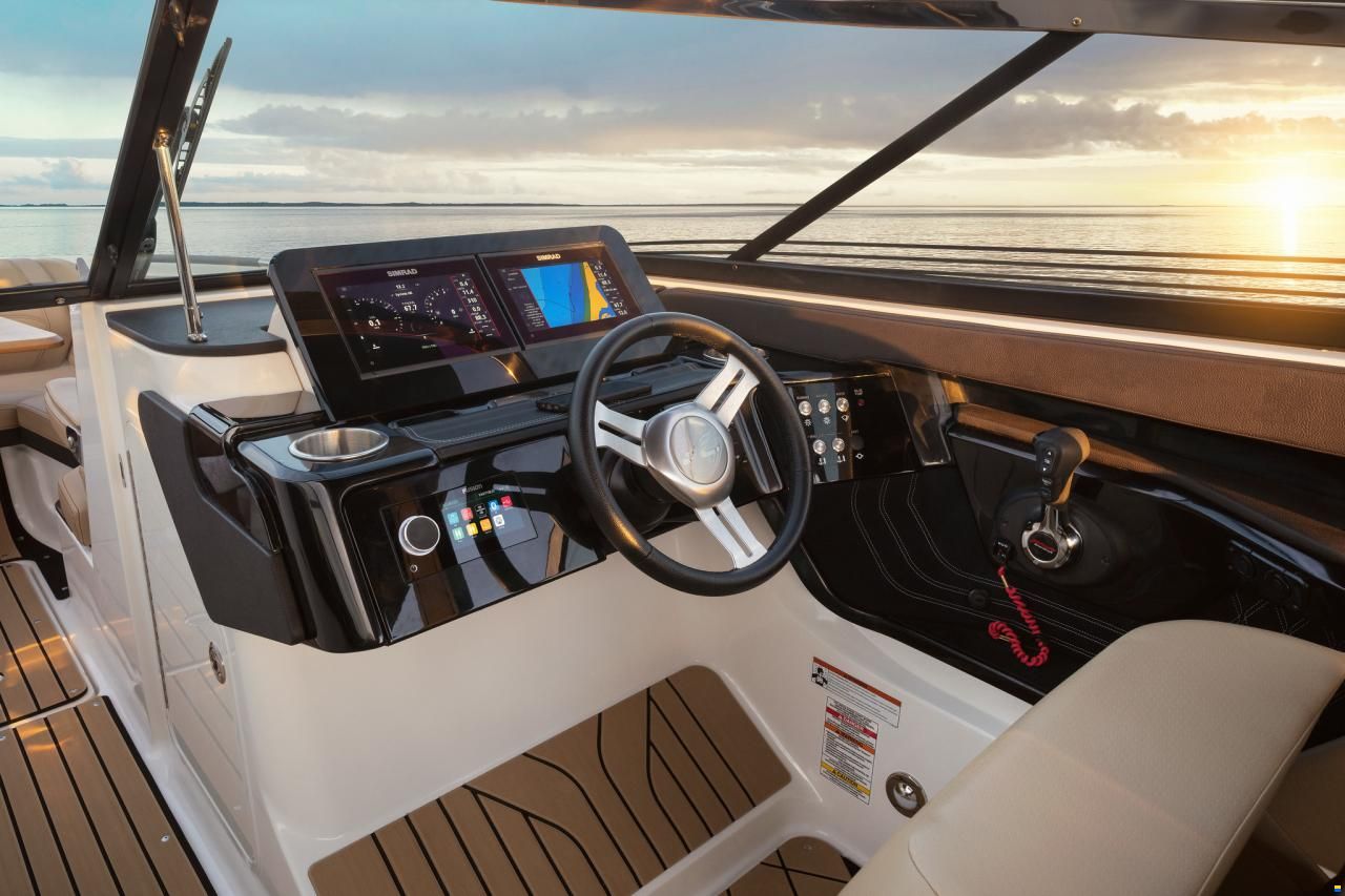 Sea Ray SLX260E & Trailer