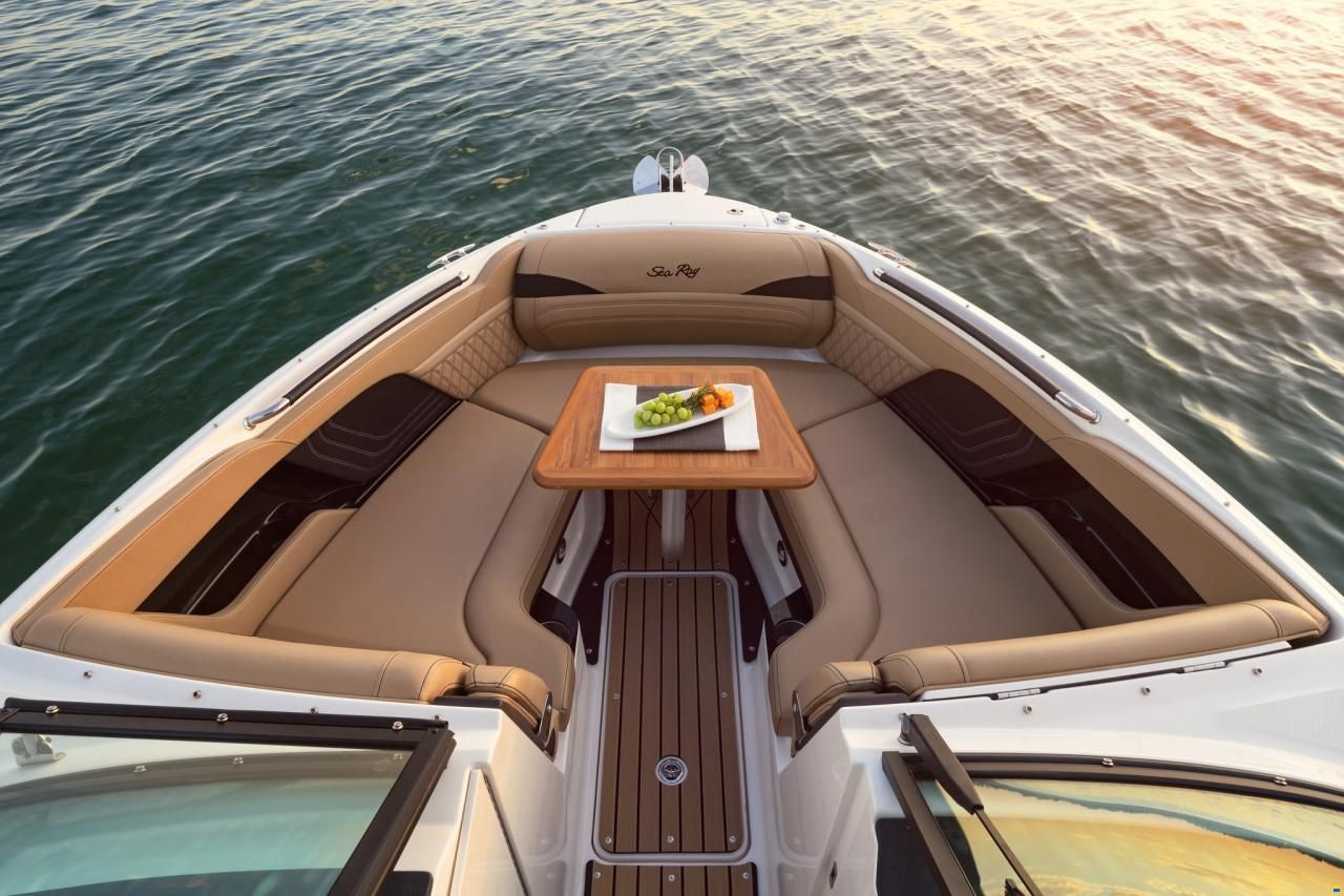 Sea Ray SLX260E & Trailer