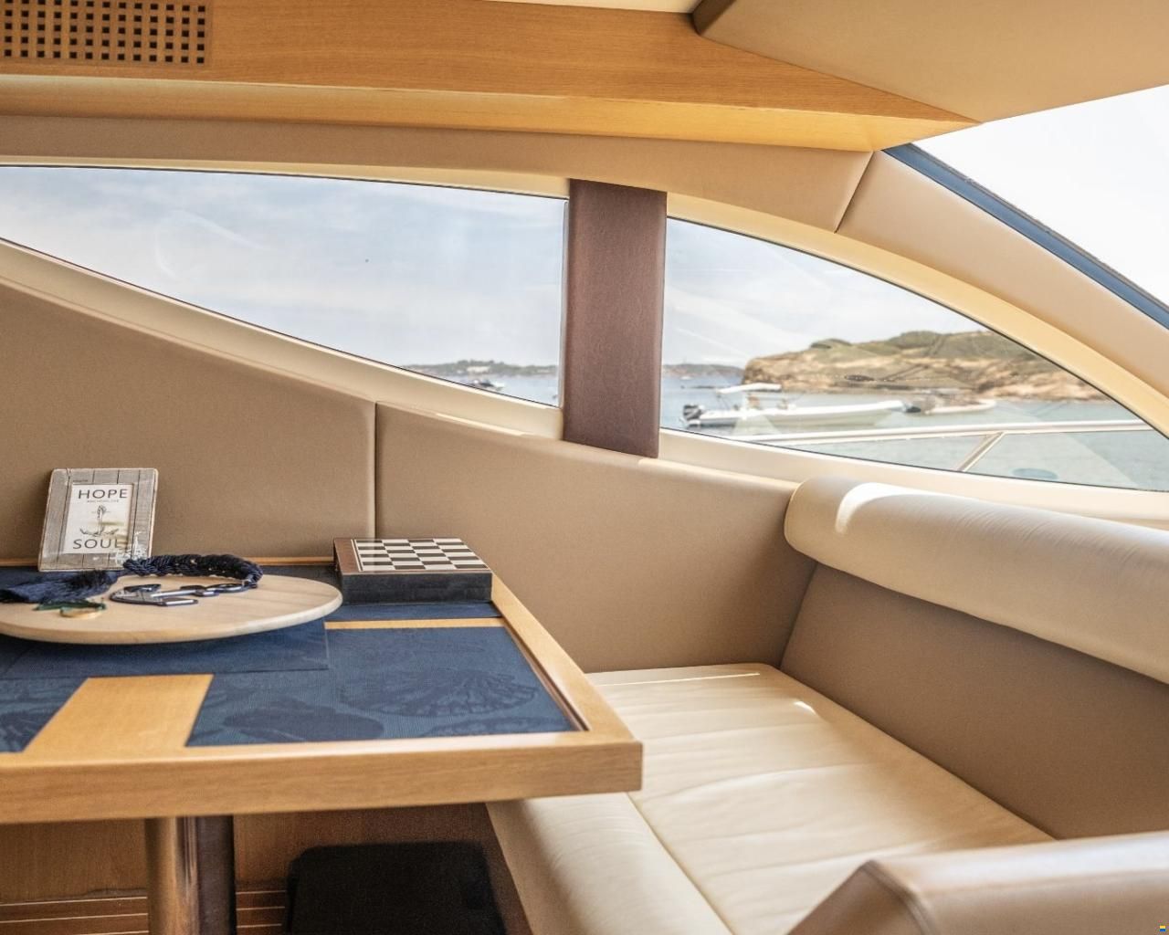 Majesty Yachts Majesty 44