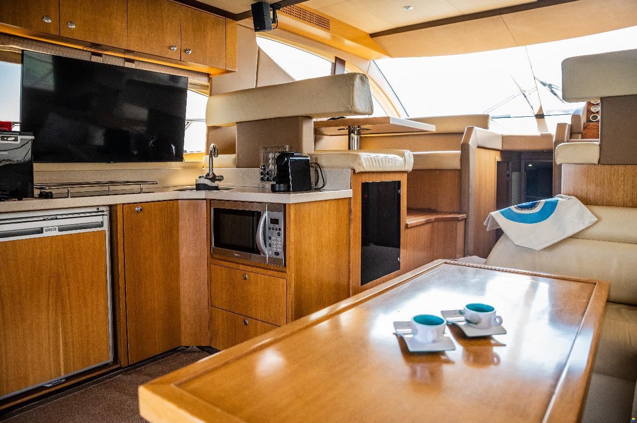 Majesty Yachts Majesty 44