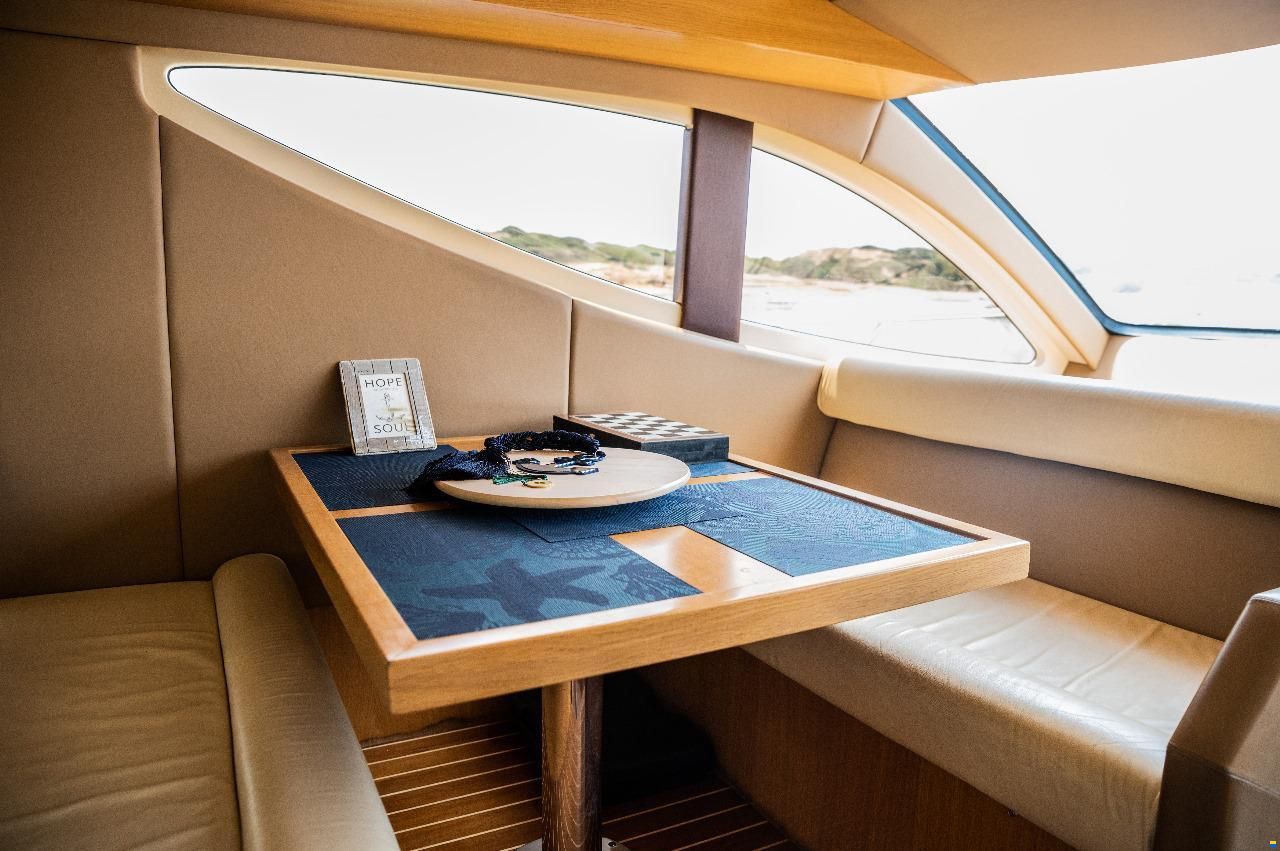 Majesty Yachts Majesty 44