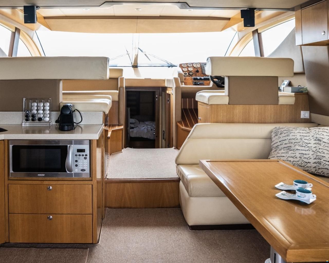 Majesty Yachts Majesty 44