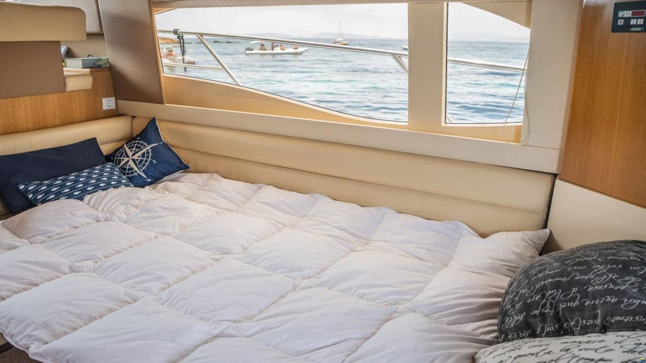 Majesty Yachts Majesty 44