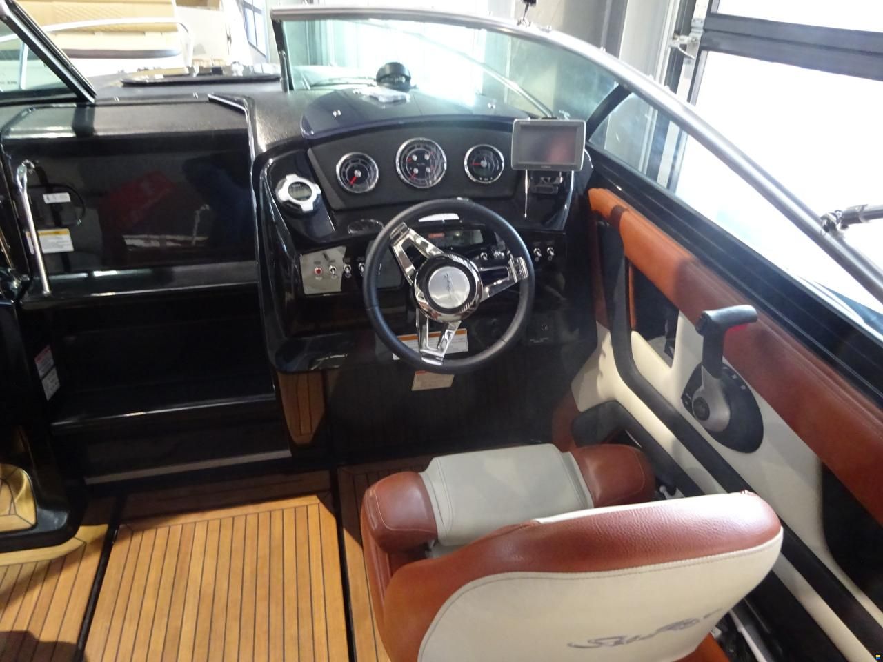 Sea Ray 210 SSE Black Beauty Edition
