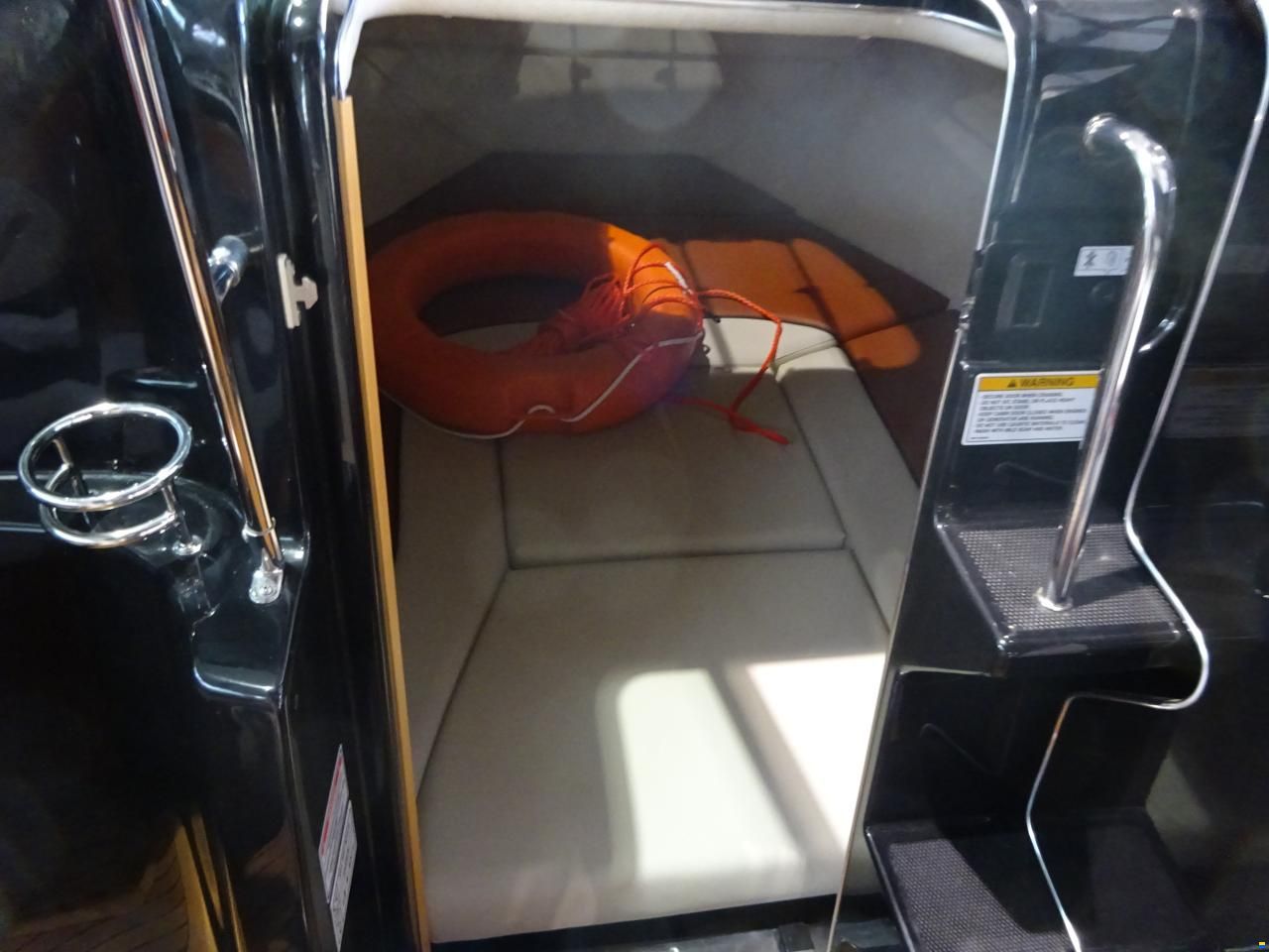 Sea Ray 210 SSE Black Beauty Edition
