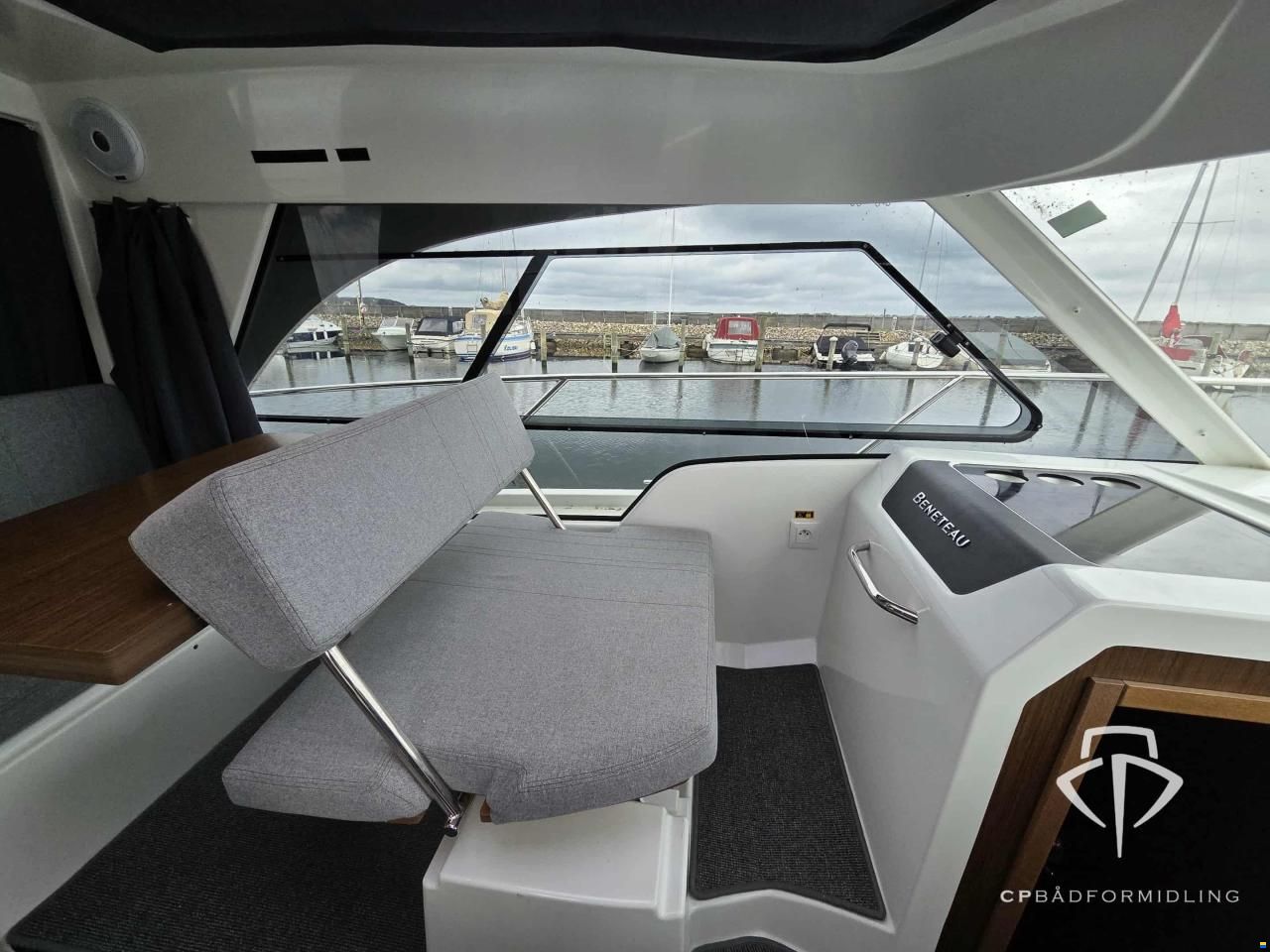 Beneteau Antares 9