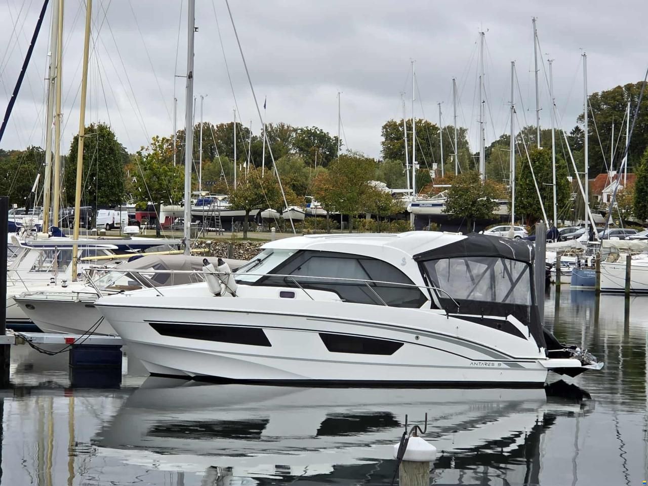 Beneteau Antares 9
