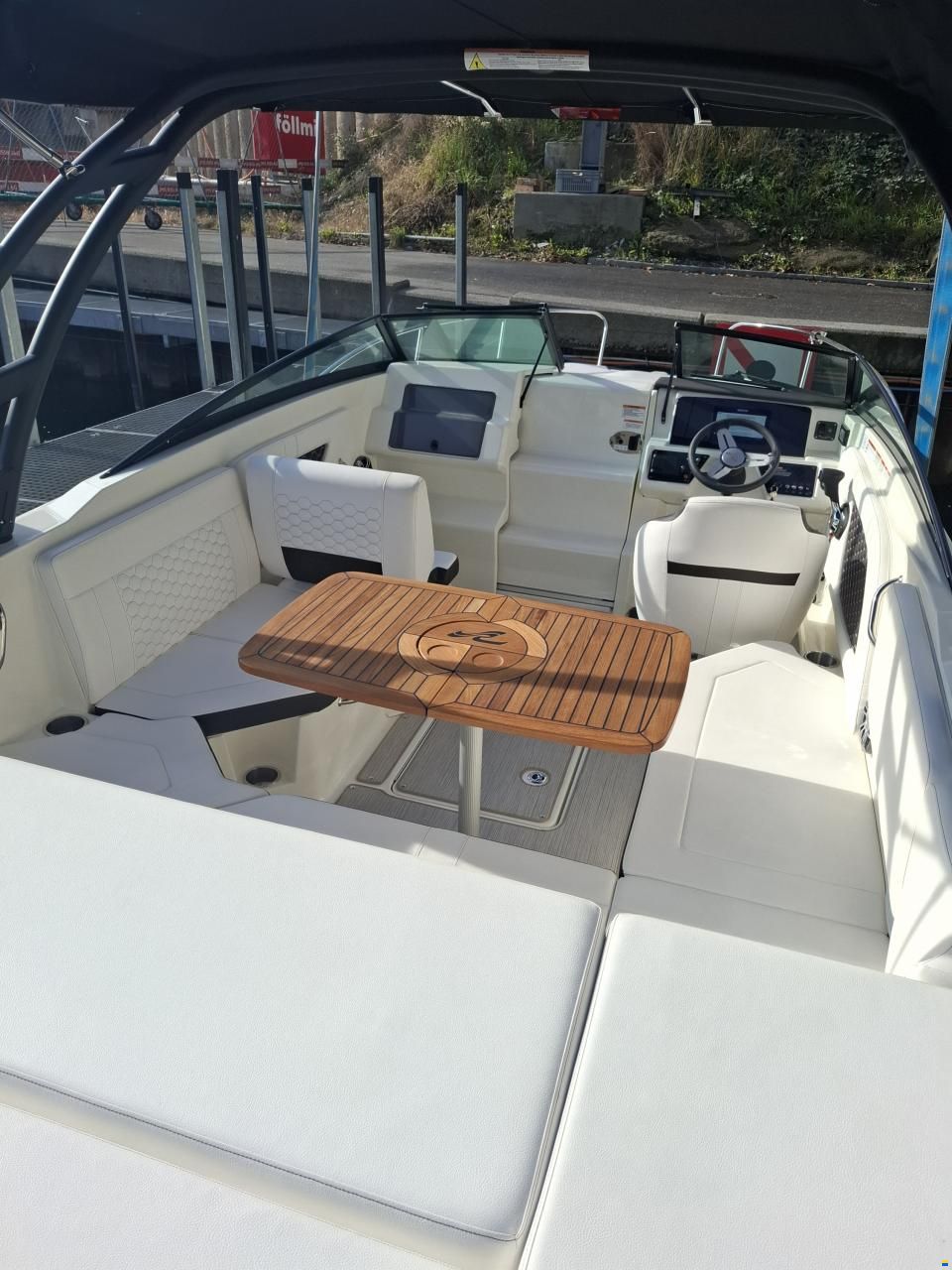 Sea Ray Sunsport 230 SSE