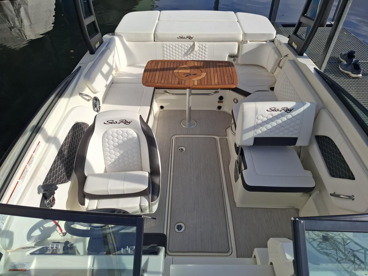Sea Ray Sunsport 230 SSE