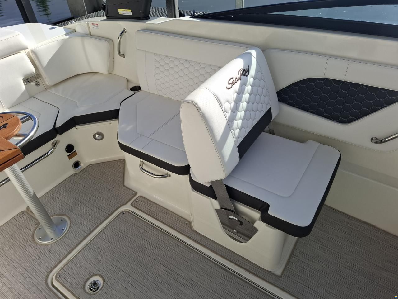 Sea Ray Sunsport 230 SSE