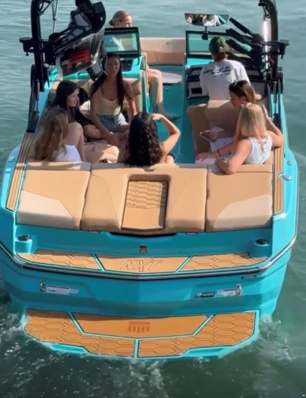 MasterCraft NXT20 Wakeboard & Wakesurf