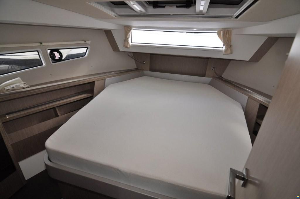 Sealine C 335