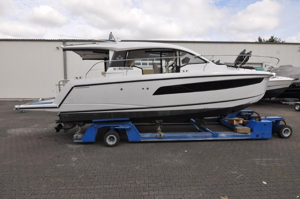 Sealine C 335