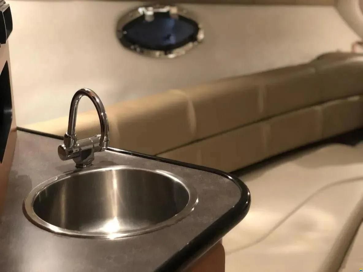 Crownline 26 Day Cruiser