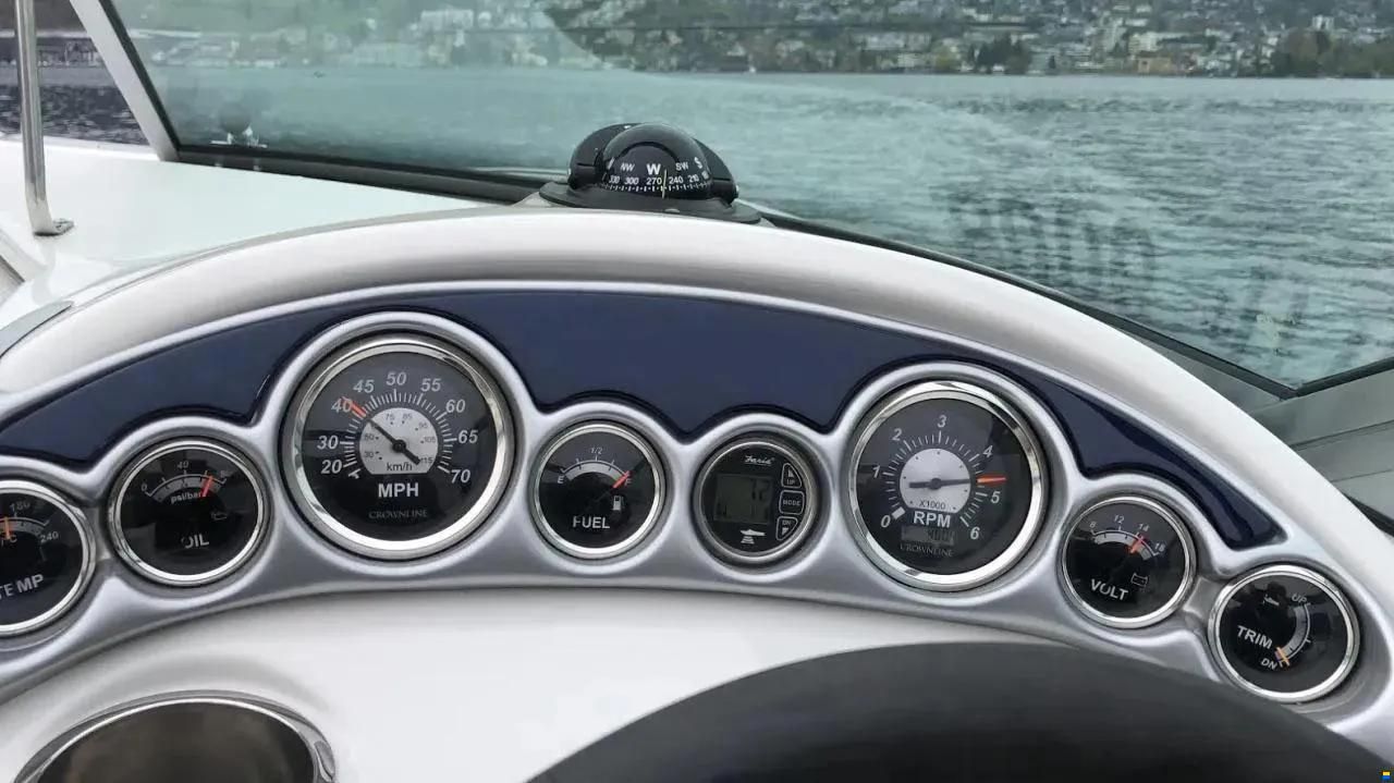 Crownline 26 Day Cruiser