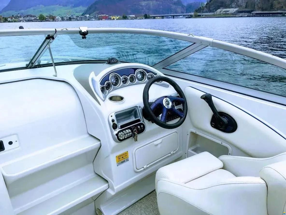 Crownline 26 Day Cruiser