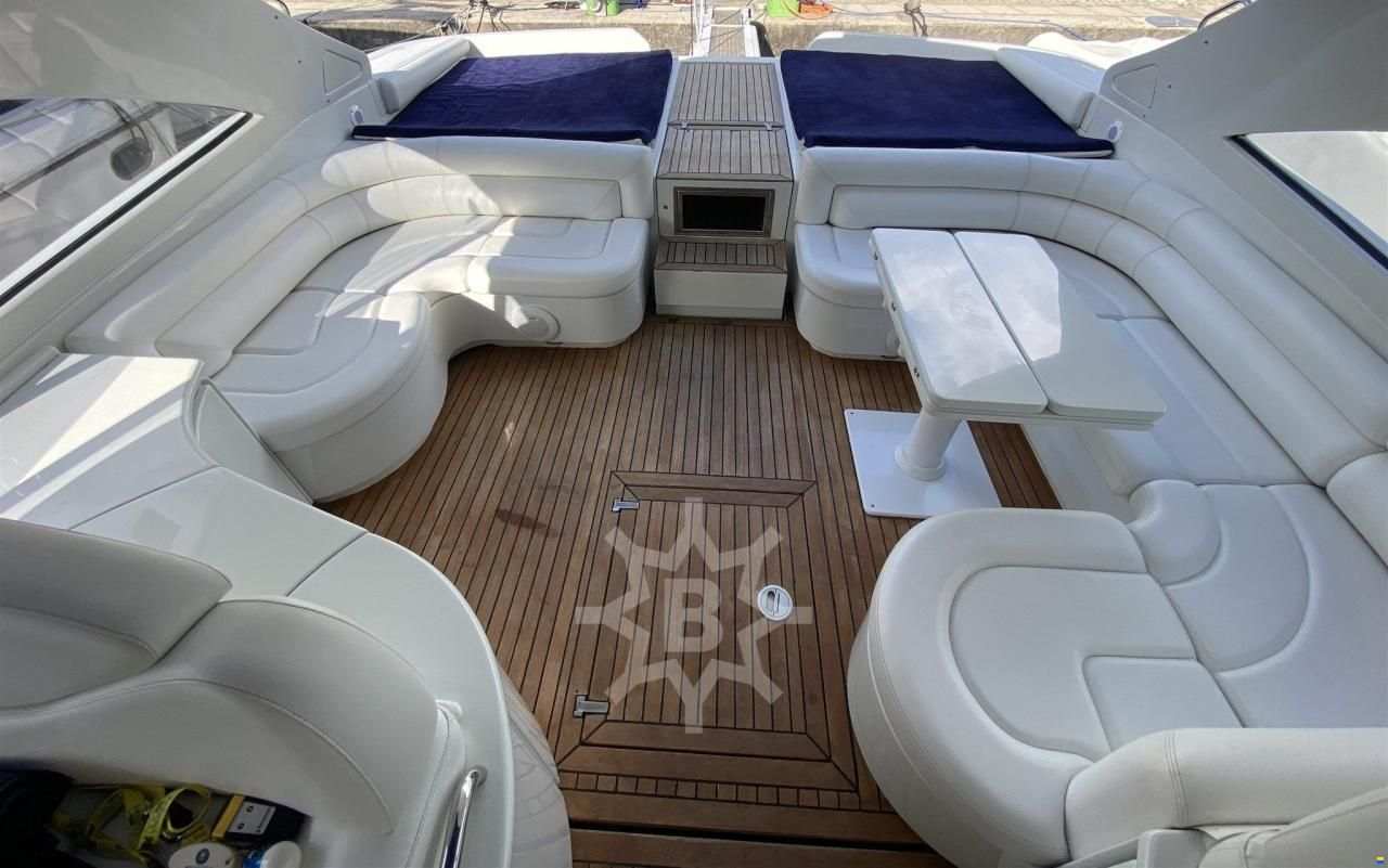 Pershing 54'