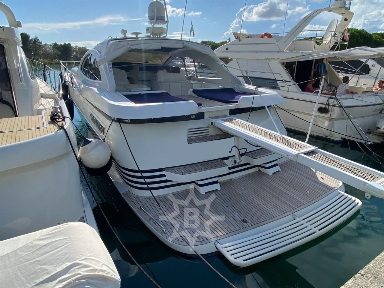 Pershing 54'
