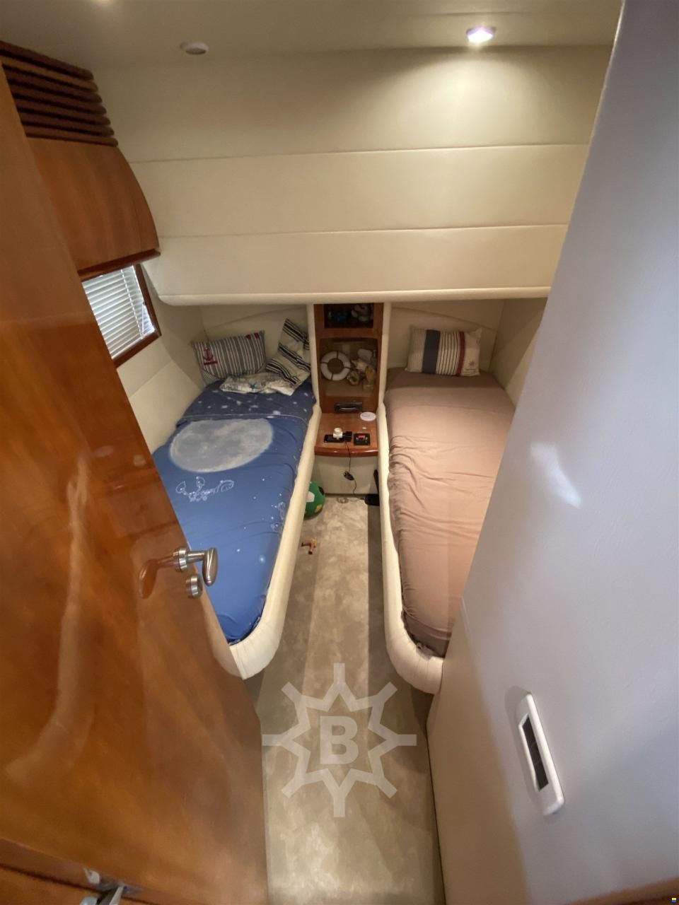 Pershing 54'