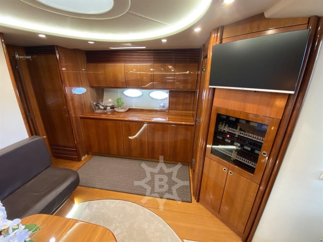 Pershing 54'