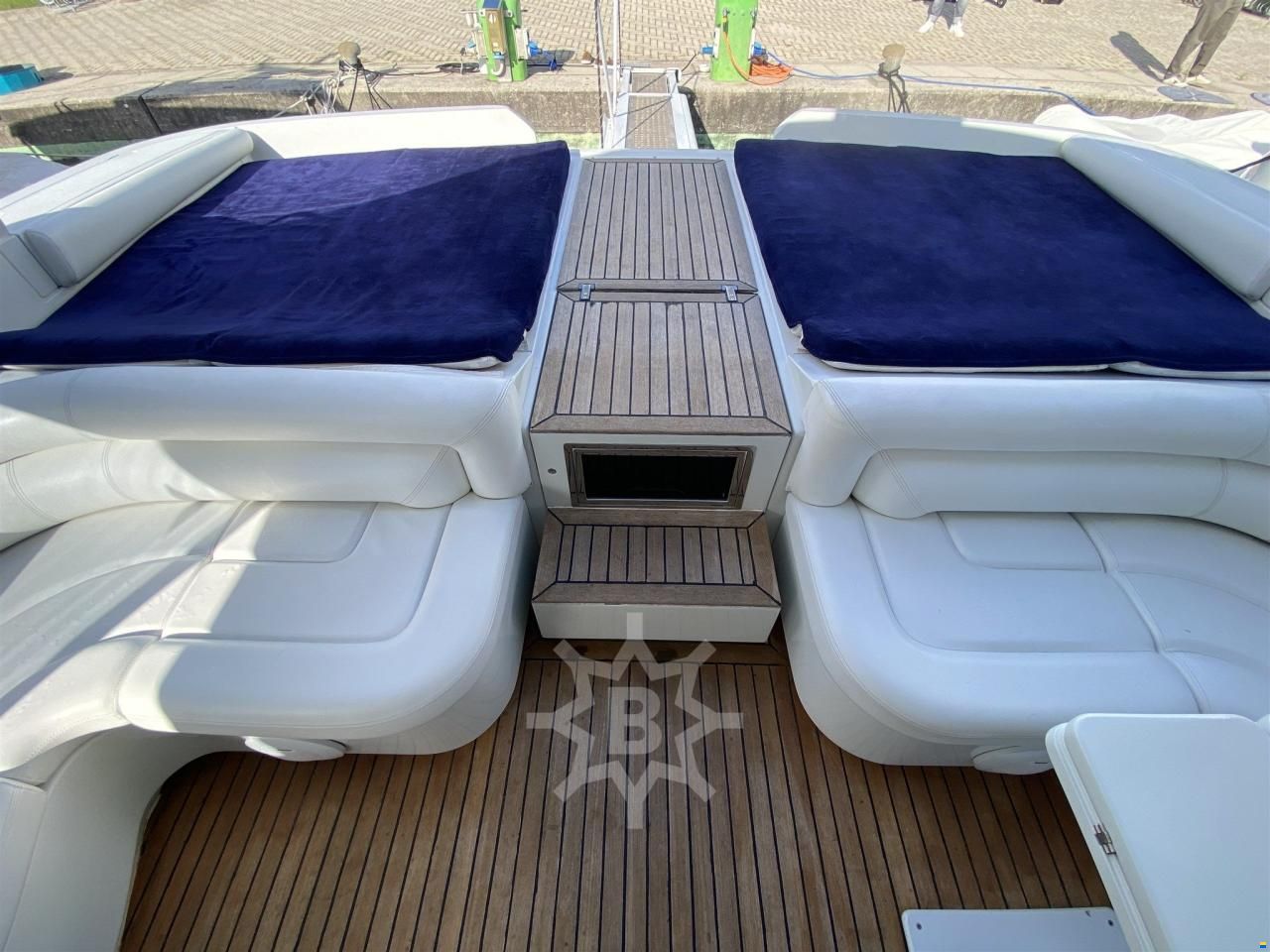 Pershing 54'