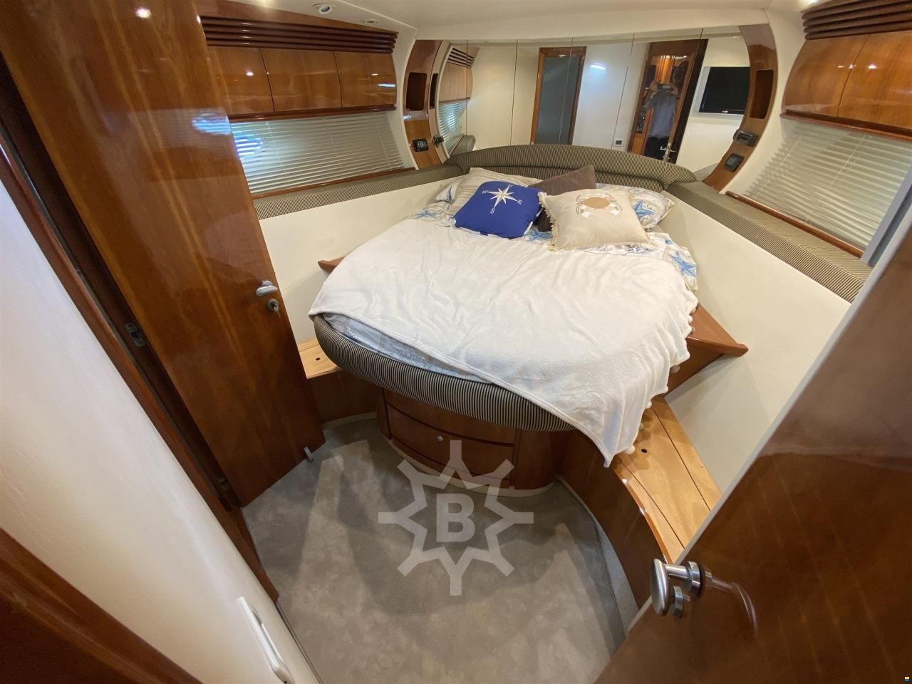 Pershing 54'