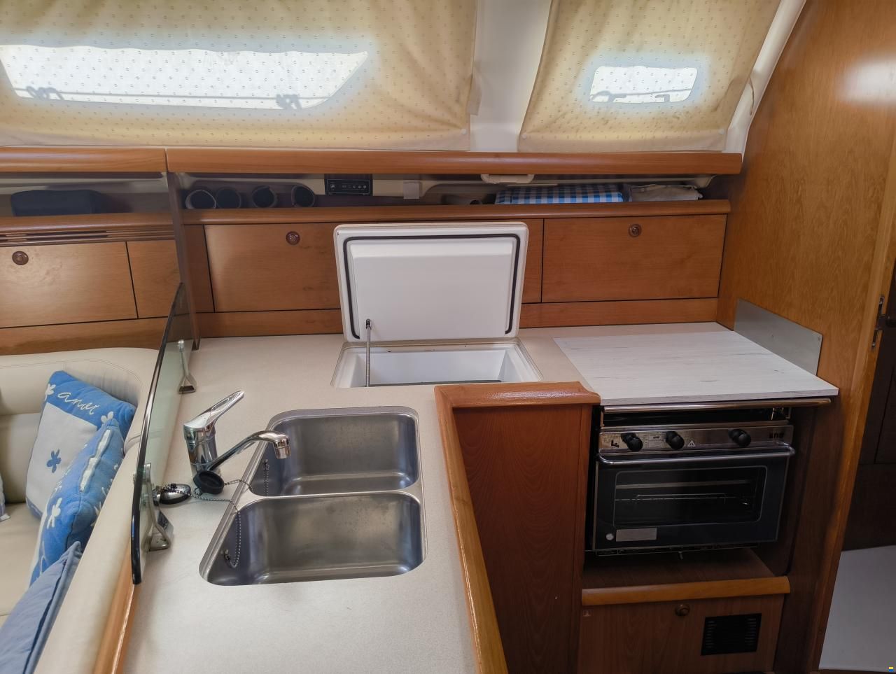 Jeanneau Sun Odyssey 37 Legend