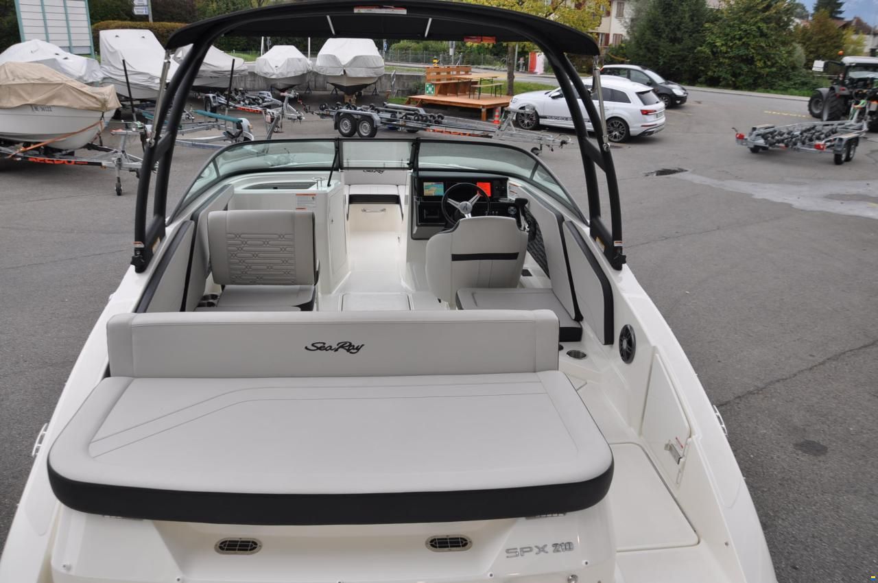 Sea Ray SPX 210 Tower
